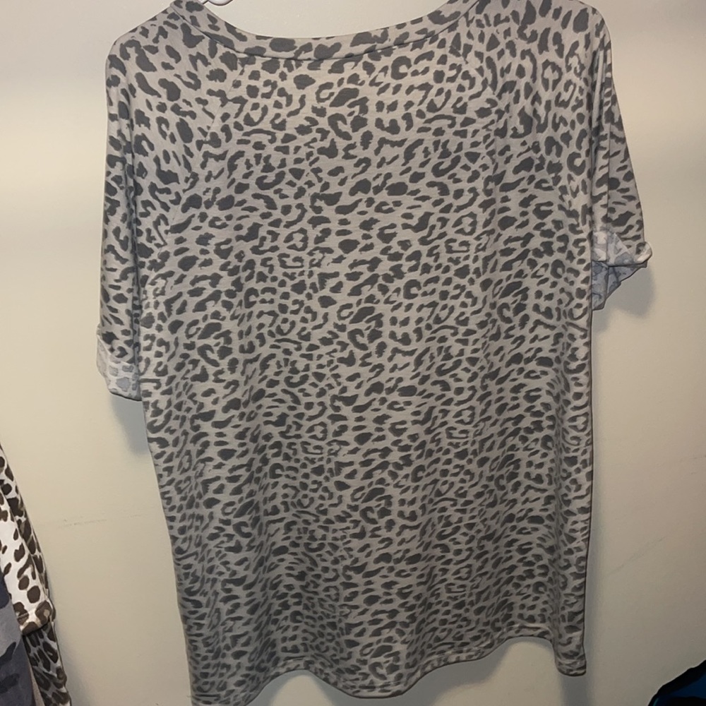 Oversized Leopard Top - Picture 4 of 6